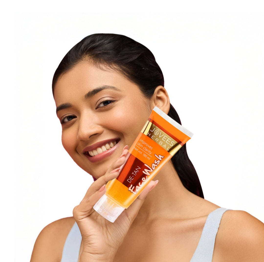 Face Wash- JOVEES Herbal's De-Tan Face Wash with a Powerful Blend of AloeVera, Green Tea, Carrot, Sweet Cherry, Liquorice and Bearberry extracts which Gently Removes Tan and Improves Skin Clarity - 120ml